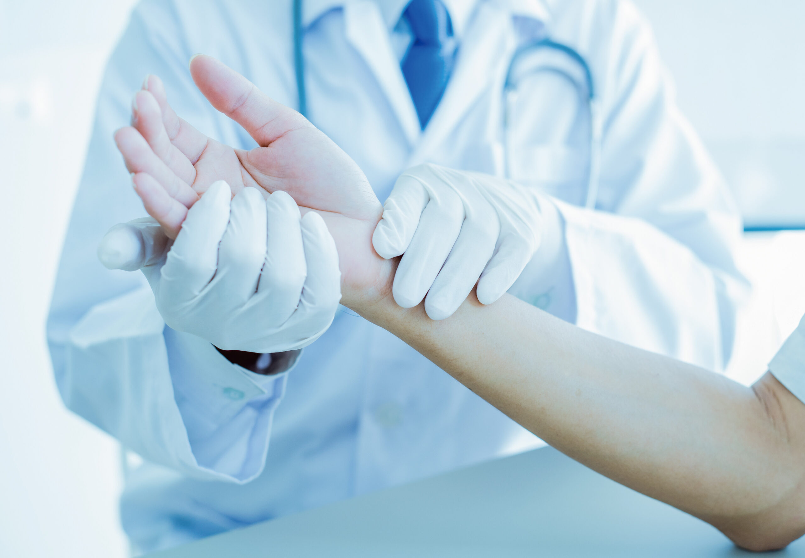 Uses, types and selection of medical gloves