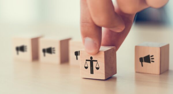 「医療者が知っておきたい法律・法令知識」 医療広告には注意が必要 広告規制の理解しておくべきポイント